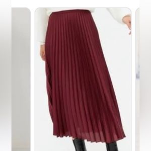 Uniqlo midi pleated maroon skirt xs worn twice